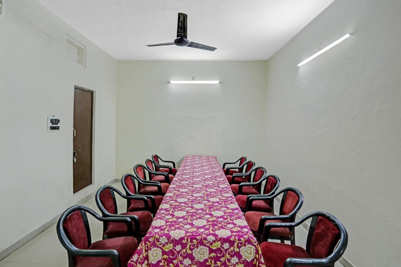 Hotel Collection O 85238 Tulika Garden Izatnagar Exterior foto