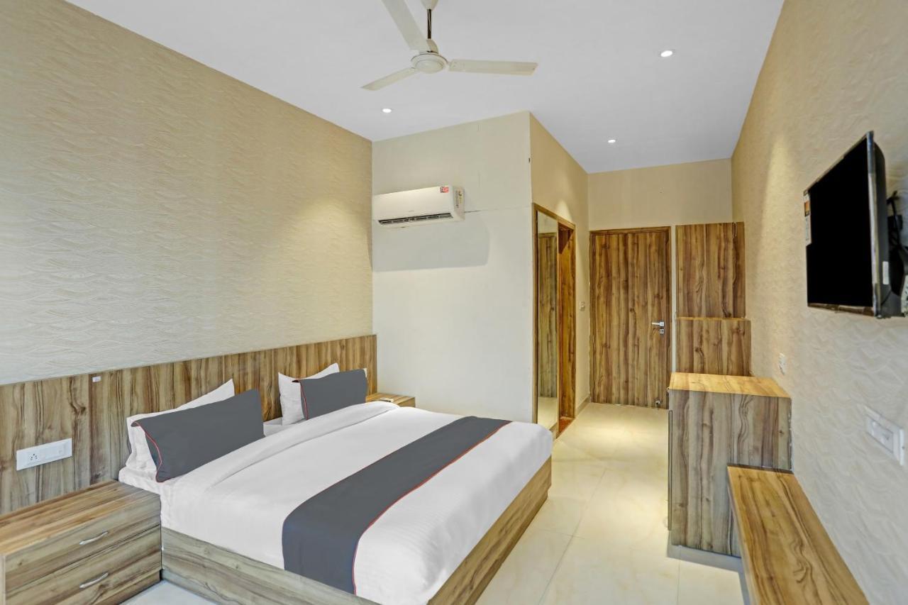 Hotel Collection O 85238 Tulika Garden Izatnagar Exterior foto