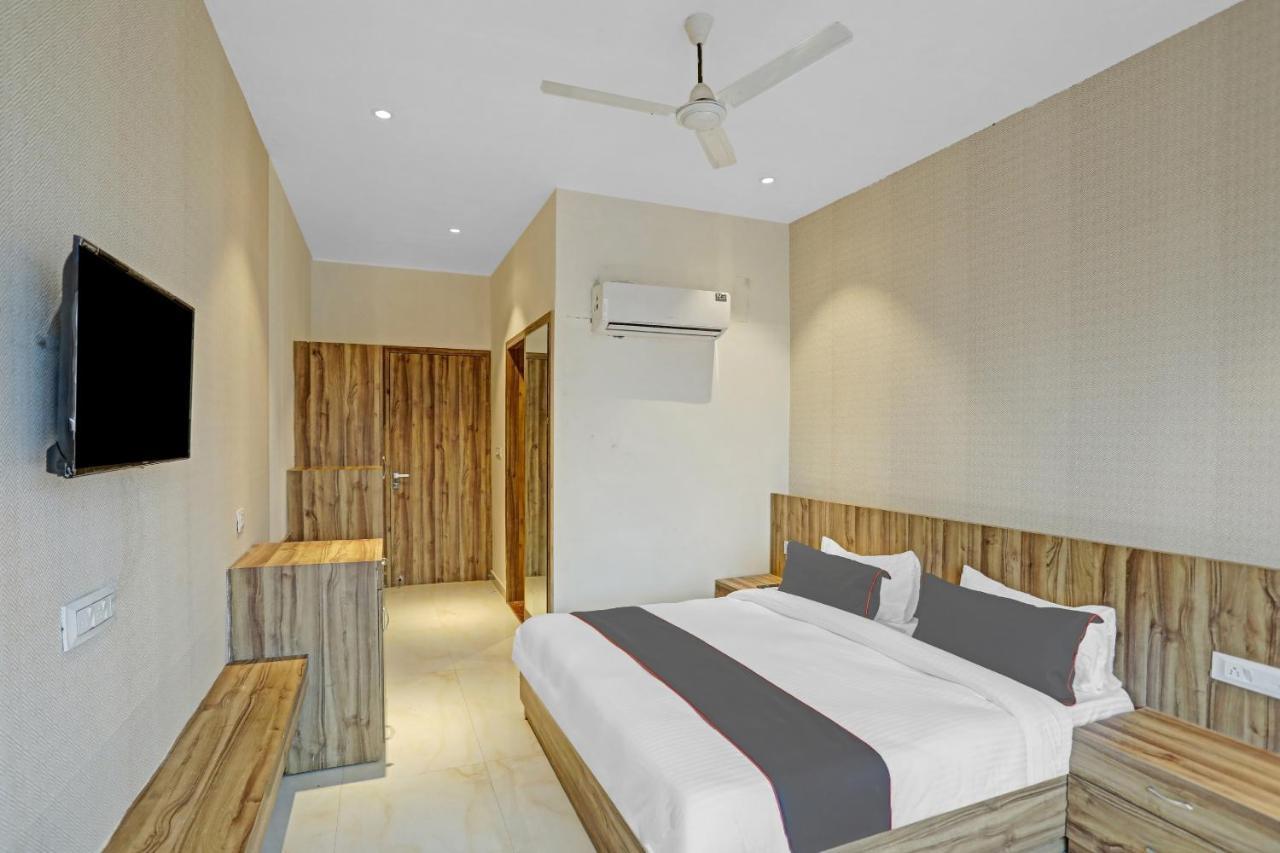Hotel Collection O 85238 Tulika Garden Izatnagar Exterior foto